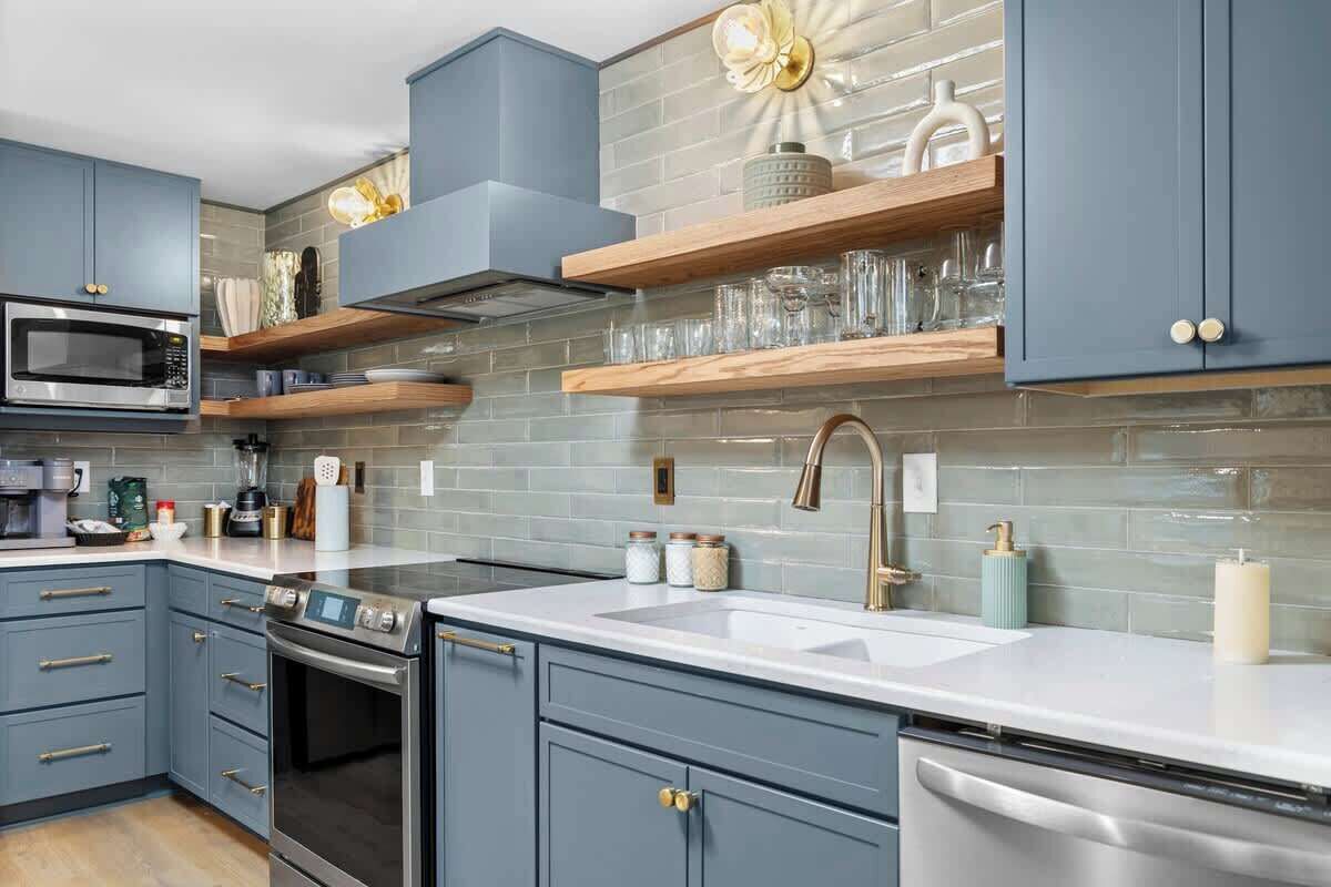 Fridge, oven, cookware/dishes/utensils