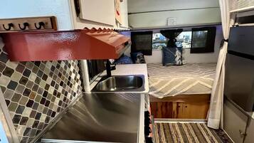 1 bedroom, bed sheets