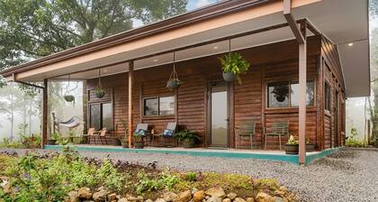 Hiker's Hideaway-Pura Vidaville. Mins to Rio Celeste -Private Cabin Escape.