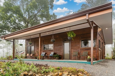 Hiker's Hideaway-Pura Vidaville. Mins to Rio Celeste -Private Cabin Escape.