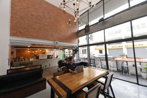 Unclassified image, 2 of 19, button - Wire Bangkok Prakhanong (Bangkok)