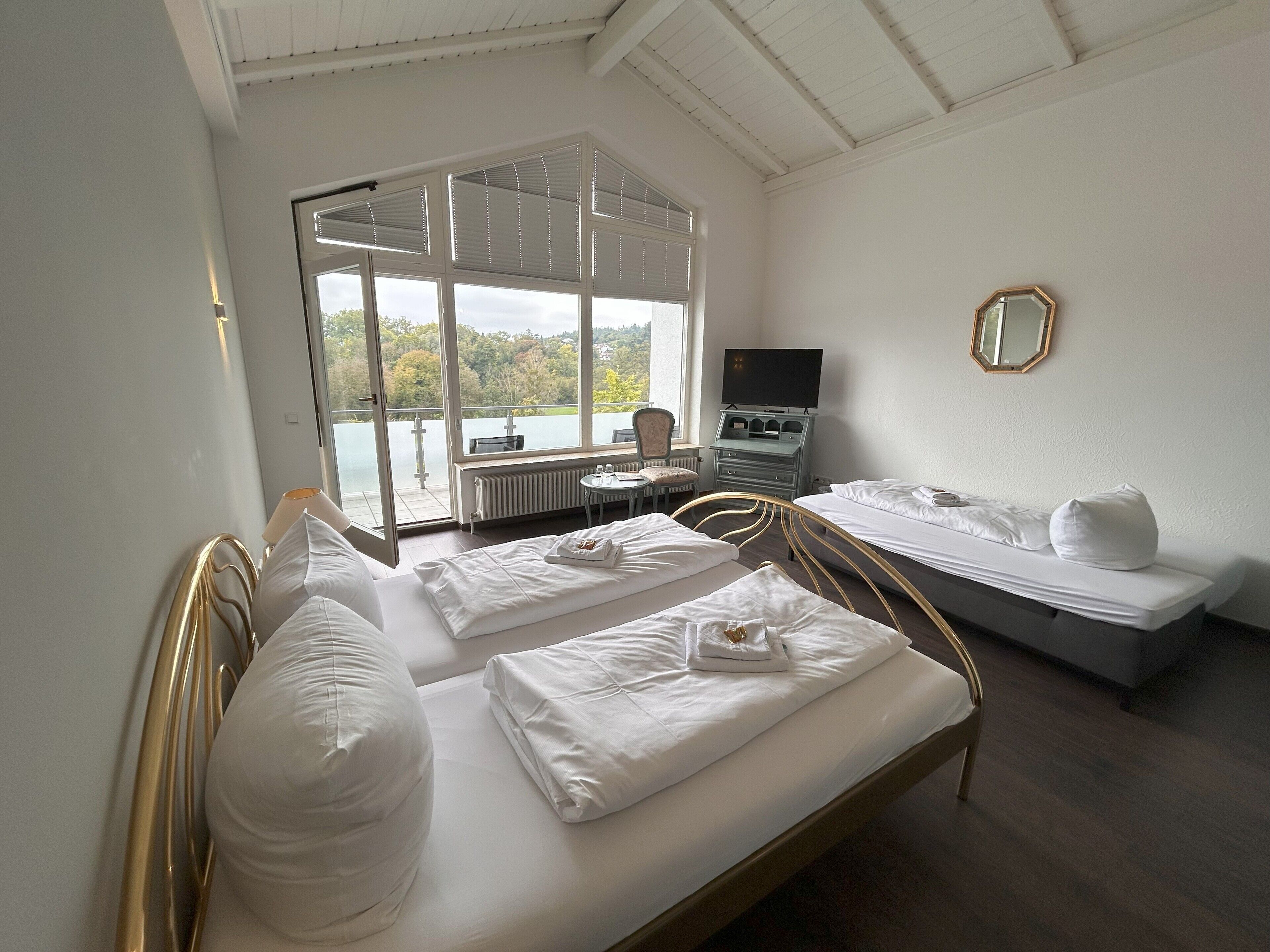 Superior Double Room | Desk, laptop workspace, free cribs/infant beds, free WiFi