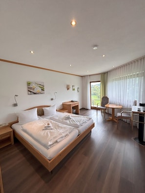 Standard Double Room, Balcony | Free WiFi, bed sheets - Hotel Sättele, Im Hegau, nahe Singen und Radolfzell am Bodensee (Steißlingen)