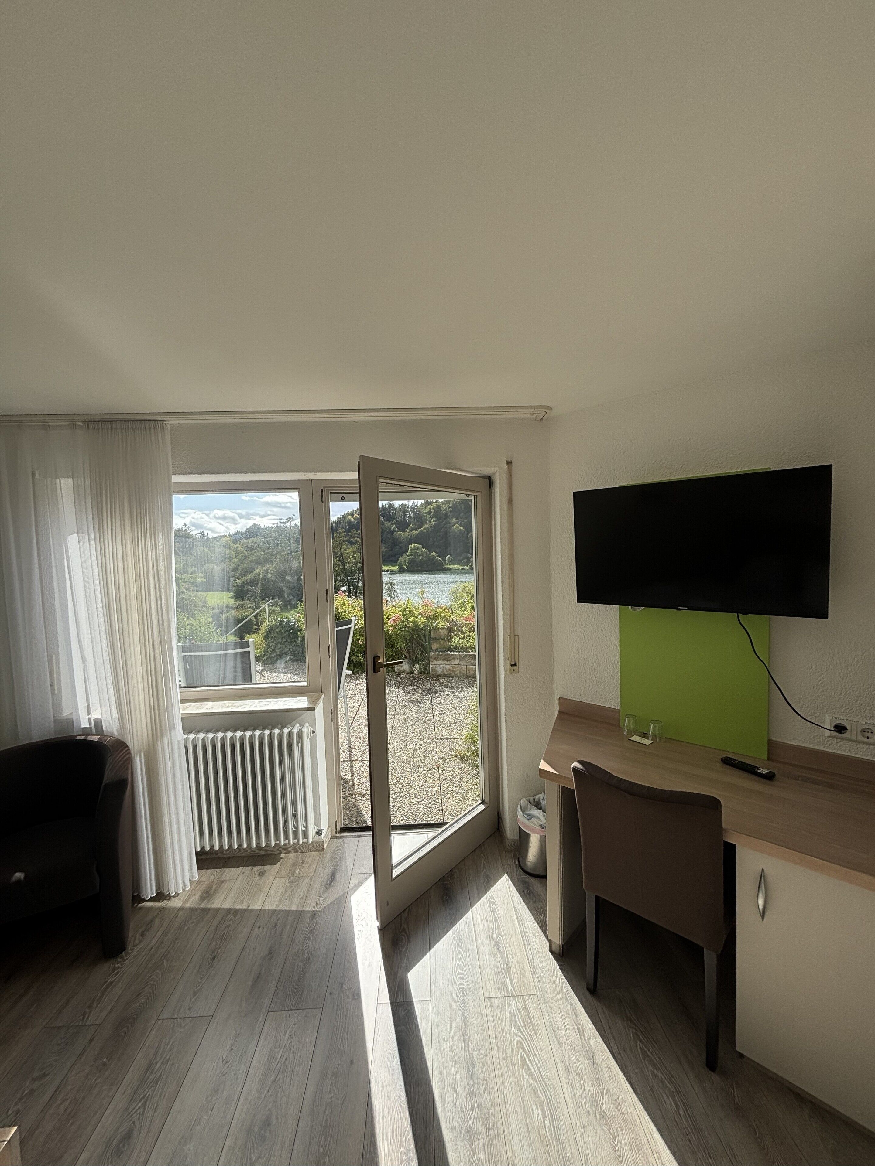 Habitación doble estándar | Escritorio, espacio para trabajar con laptop y cunas gratuitas 