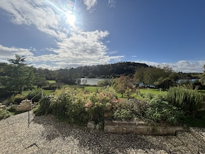 Lake - Hotel Sättele, Im Hegau, nahe Singen und Radolfzell am Bodensee (Steißlingen)