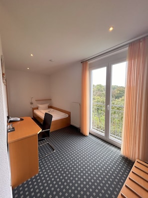 Standard Single Room | Desk, laptop workspace, free WiFi