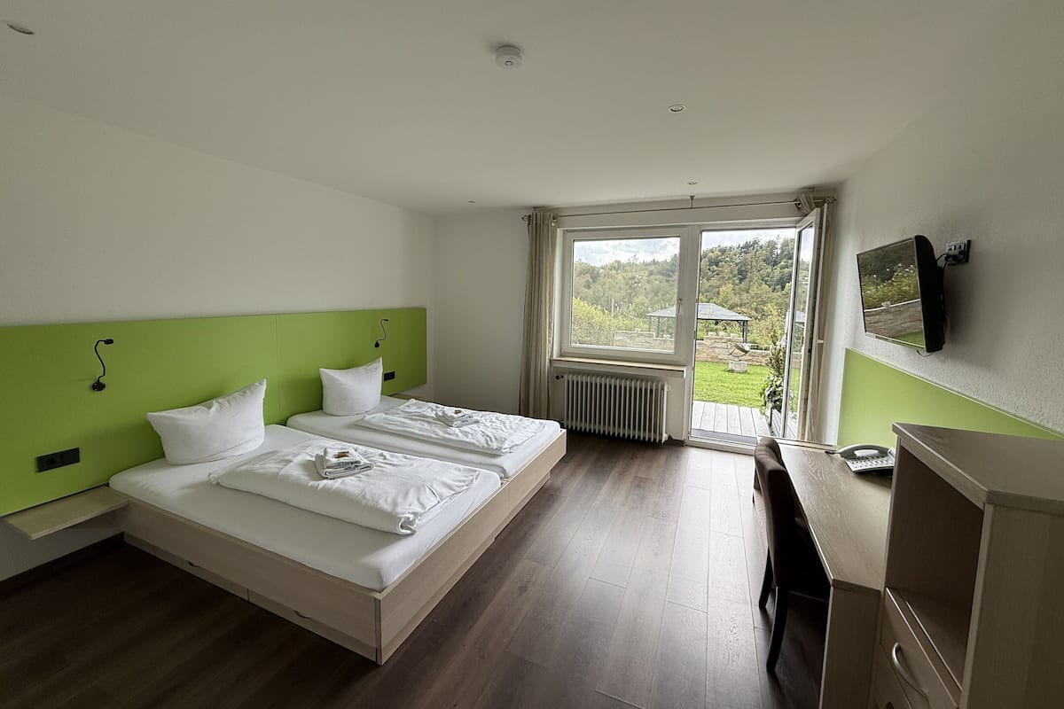 Habitación estándar con 1 cama doble o 2 individuales | Escritorio, espacio para trabajar con un portátil, wifi gratis