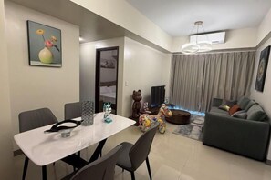 Room - Luxurious Modern Cozy Manila Bayview Pool View 1 2 3 Bedrooms Near Manila Airports Okada Solaire MOA (Paranaque)