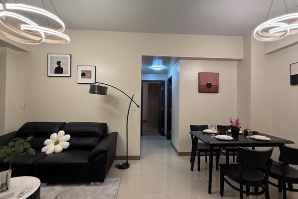 Room - Luxurious Modern Cozy Manila Bayview Pool View 1 2 3 Bedrooms Near Manila Airports Okada Solaire MOA (Paranaque)