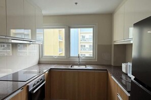 Private kitchen - Luxurious Modern Cozy Manila Bayview Pool View 1 2 3 Bedrooms Near Manila Airports Okada Solaire MOA (Paranaque)