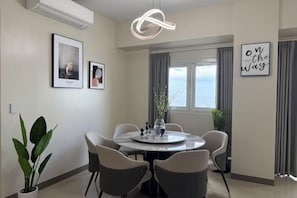 Room - Luxurious Modern Cozy Manila Bayview Pool View 1 2 3 Bedrooms Near Manila Airports Okada Solaire MOA (Paranaque)