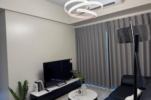 Living area - Luxurious Modern Cozy Manila Bayview Pool View 1 2 3 Bedrooms Near Manila Airports Okada Solaire MOA (Paranaque)