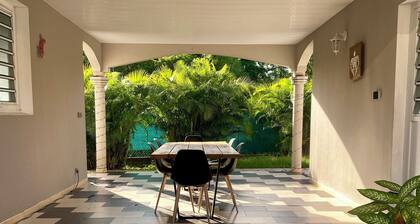 villa familiale avec piscine et spa aux trois ilets