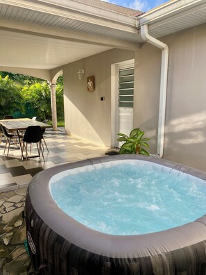 Outdoor dining - Family villa with pool in les trois ilets (Les Trois-Îlets)