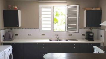 Mikrowelle, Ofen, Herdplatte, Geschirrspüler