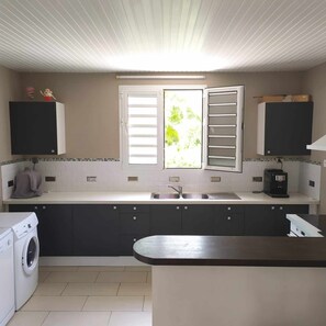 ميكروويف، فرن، موقد طهي مسطح، غسالة أطباق