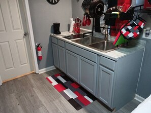 Een magnetron, een kookplaat