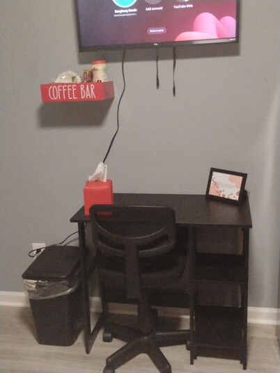 Charming studio in wonderful Fayetteville with AC, Tiny Home.