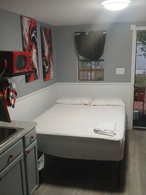 1 habitación, escritorio, tabla de planchar con plancha y wifi gratis 
