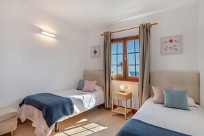 3 makuuhuonetta, silitysrauta/-lauta, Wi-Fi, vuodevaatteet