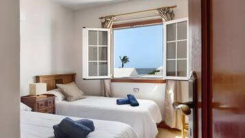 3 slaapkamers, een strijkplank/strijkijzer, wifi, beddengoed