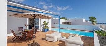 Villa Vacacional 'Turqué' con Vista al Mar, Piscina Privada y Wi-Fi