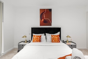 2 bedrooms, iron/ironing board, internet