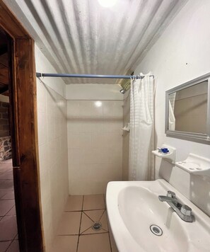 Standard Room, Multiple Beds | Bathroom | Shower, towels - OYO Hotel Rincon De Texolo (Xico)