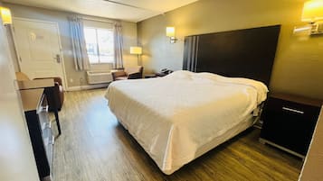 Tabla de planchar con plancha, wifi gratis y ropa de cama