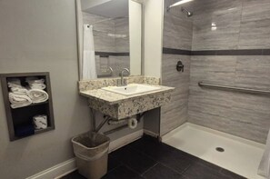 룸, 퀸사이즈침대 2개, 금연 | 욕실 | 무료 세면용품, 헤어드라이어, 타월