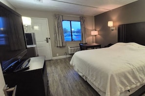 Iron/ironing board, free WiFi, bed sheets