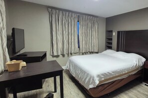 Iron/ironing board, free WiFi, bed sheets - Economy Inn Merrillville By Townhouse I 65 (Merrillville)