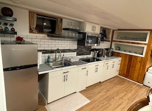 Fridge, microwave, stovetop, coffee/tea maker