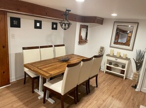 Dining - private 3 bedroom garden apartment in Lincoln square Chicago (Chicago)