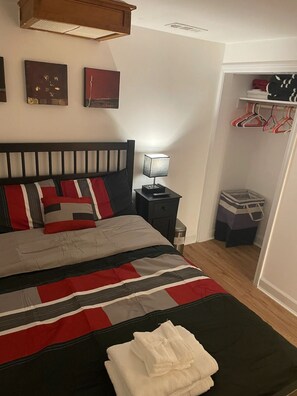 3 bedrooms, free WiFi, bed sheets - private 3 bedroom garden apartment in Lincoln square Chicago (Chicago)
