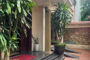 المنشأة من الداخل