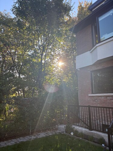 Welcoming Retreat for Guests, Students & Professionals – Where City Meets Nature