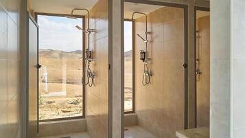 Deluxe Double Room | Bathroom | Combined shower/tub, free toiletries, hair dryer, towels