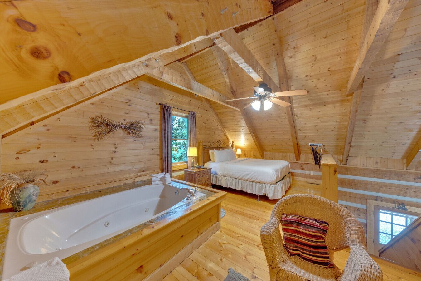 2 bedrooms, desk, iron/ironing board, WiFi