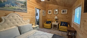 Great room w/ pool table in a 1-bdrm party barn in Newaygo; River access