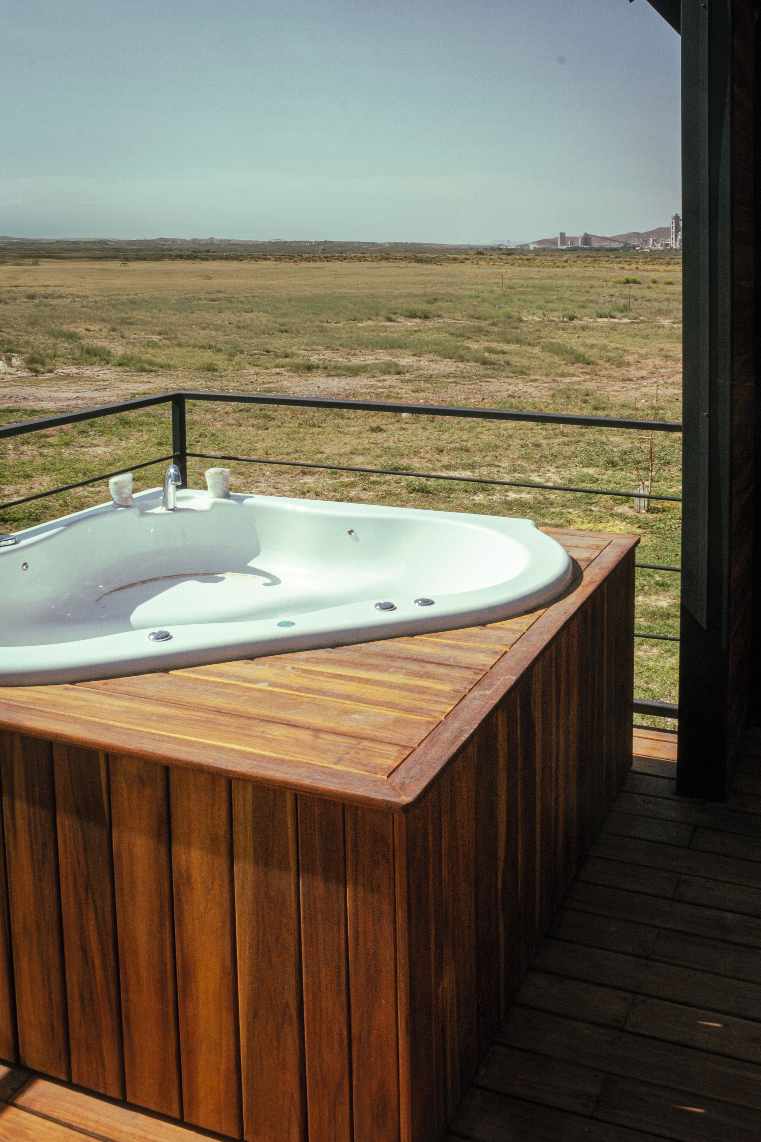 Outdoor spa tub