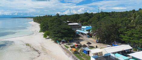 Perto da praia, areia branca