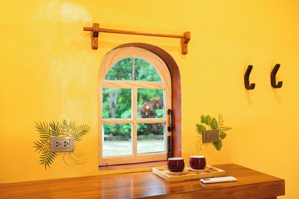 Standard Double Room, 1 King Bed, Air conditioning, Beachside | Individually furnished, soundproofing, free WiFi, bed sheets - La Maison - Siquijor (San Juan)