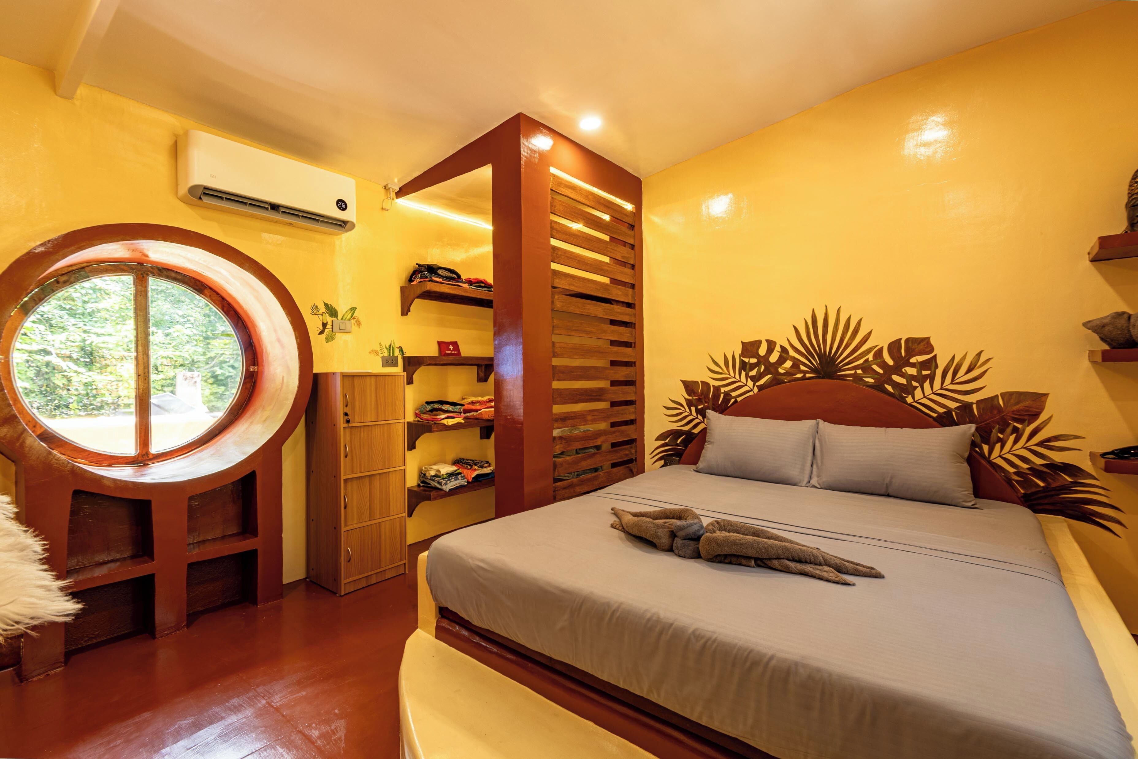 Habitación estándar doble, 1 cama de matrimonio grande con sofá cama, Aire acondicionado | Mobiliario individual, wifi gratis, ropa de cama