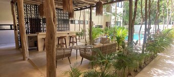 Great 3 Bedroom Apartment and Private Pool!