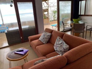 Smart TV - Hermoso Departamento Planta Baja Frente al Mar (Manglaralto)