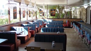 Restaurant - Hiltip Hotel (Bakersfield)