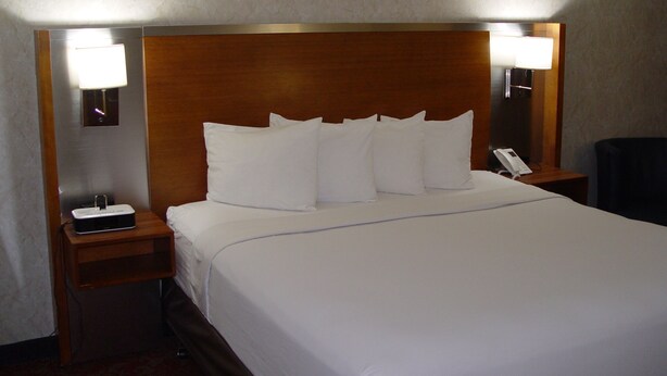 Interior - Hiltip Hotel (Bakersfield)