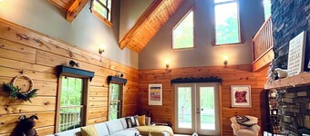 A Cozy Rustic Chalet in nature, only 5 mins to Big Rideau Lake & Cataraqui trail