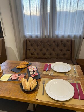 Daily continental breakfast (EUR 10 per person)